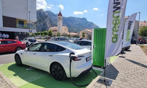 Otvorena prva ultra brza punionica u Gradu Omišu