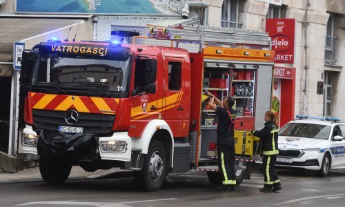Buknuo požar na parkiralištu u Splitu: Šteta na čak devet vozila