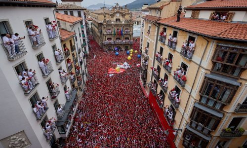 U Pamploni počeo kontroverzni španjolski festival utrke s bikovima