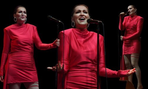 Crvena je njezina boja: Nina Badrić u haljini koja tako laska njezinoj figuri