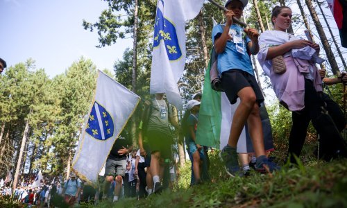Tisuće sudionika 'Marša mira' krenule ka Srebrenici