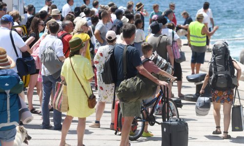 Ministarstvo zdravstva objavilo kakvu zdravstvenu uslugu dobivaju strani turisti, traže se dodatni timovi liječnika