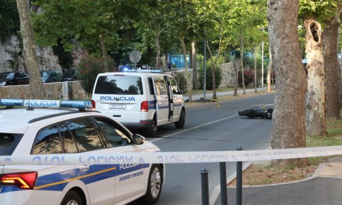 Poginuno mladić na motociklu