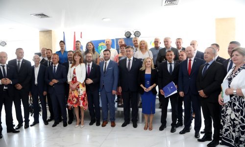 Plenković: Sredinom rujna dovršava se autocesta do Siska i otvara tunel Učka