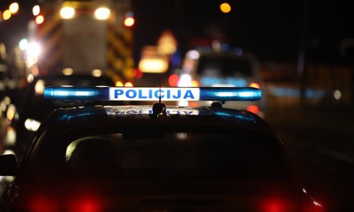 Motociklist namjerno udario u policajca pa pobjegao s mjesta događaja