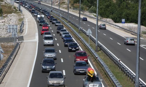 U tunelu Brezik nakon prometne nesreće nastala kolona od četiri kilometra