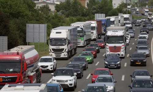 Kolona nakon nesreće na A1 u smjeru Zagreba: HAK objavio točke gustog prometa