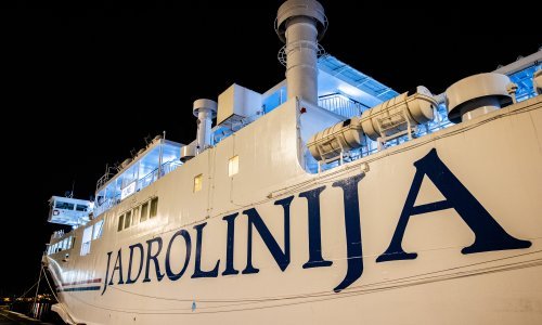 Brod Sveti Duje vrijedan 7,7 milijuna eura čami u luci: Jadrolinija znala da stiže roba s greškom?
