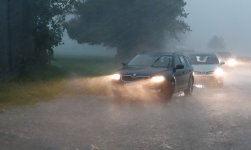 Snažne oluje pogodile središnju Europu: Poplave, prometni kolaps, ima ozlijeđenih