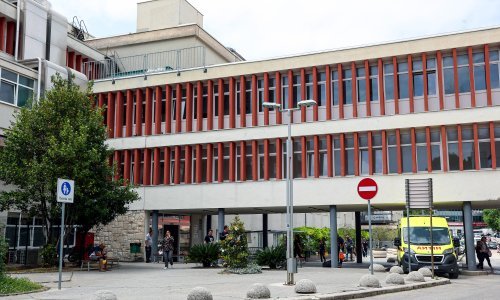 Na nekim odjelima splitskog KBC-a posjete ograničene zbog covida