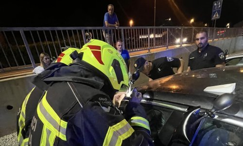 Dijete ostalo zaključano u autu na parkingu trgovačkog centra, intervenirali vatrogasci