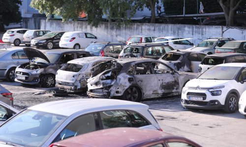 Palež po Splitu: Policija istražuje požar više vozila; U Konjskom buknula 2 požara