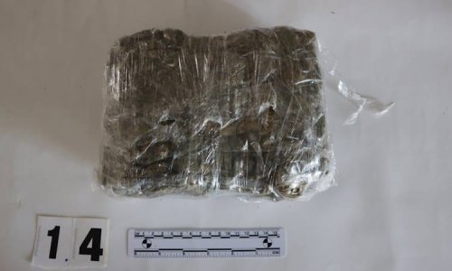 Muškarac koji je bježao policajkama za sobom ostavio više od tri i pol kilograma marihuane