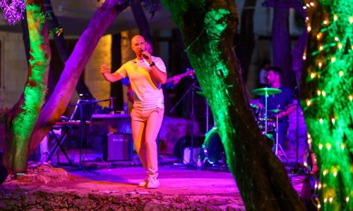 Bajkovita Villa Rose na pitoresknom otoku Koločepu ugostila šibenskog slavuja Marka Škugora