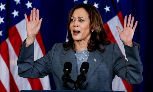 Tko je Kamala Harris koja bi mogla zamijeniti Bidena u utrci za Bijelu kuću?