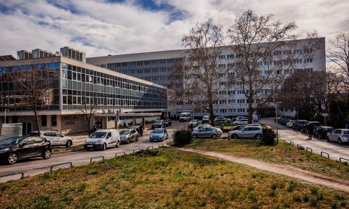 Korona buknula u splitskom KBC-u, ograničeni su posjeti: 'Bolje puhati na hladno'