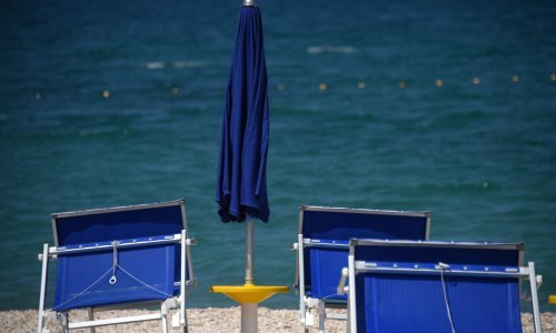 Ordinirali po plažama, krali torbe, policajac izvan službe ih prijavio