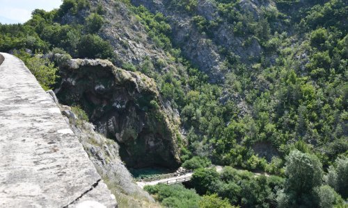 Zbog ekstremne vrućine presušio slap Krčić: Radi se o 22 metara visokom vodopadu