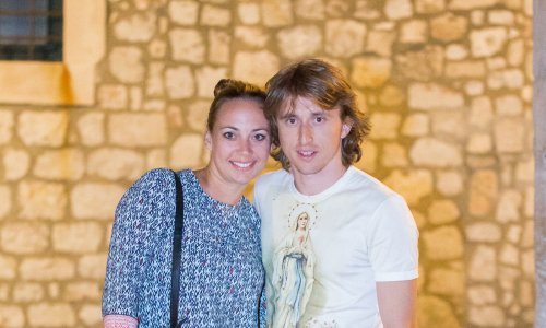 Luka Modrić u romantičnom ambijentu proslavio rođendan supruge Vanje