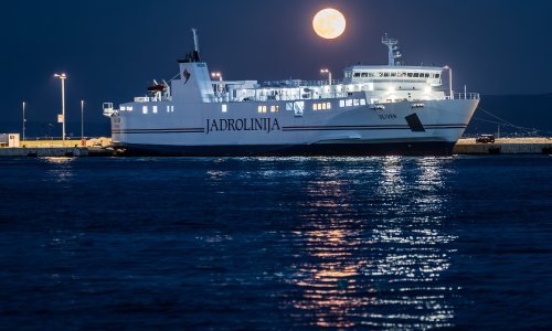 Trajekt Oliver zapeo usred Korčulanskog kanala