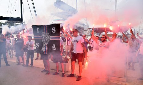 Pogledajte kako su dočekani predsjednik UEFA-e i čelnici Hajduka na Visu