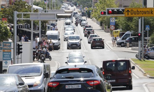 U Makarskoj vas čekaju nove kazne, pripazite na kamere
