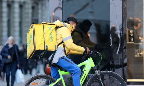 Glovo pod istragom u EU: Sumnja u kartel i muljanje s radnicima