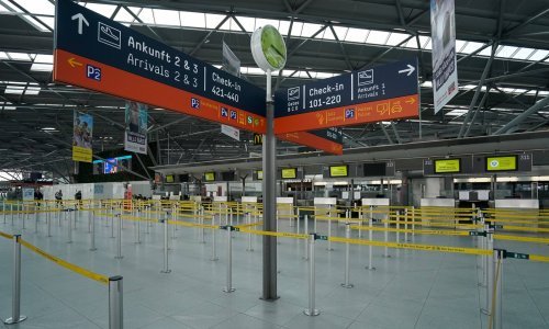 Stao promet u zračnoj luci u Kölnu: Klimatski aktivisti se zalijepili za pistu