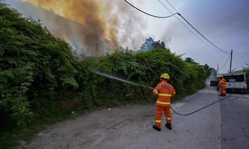 Zbog šumskog požara u Italiji evakuirano cijelo ljetovalište s tisuću turista