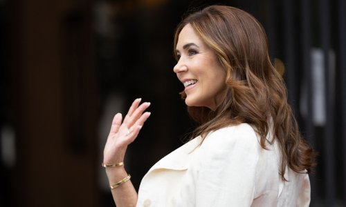 Snimka koja je sve užasnula: Kraljica Mary za dlaku izbjegla nesreću sa skuterom