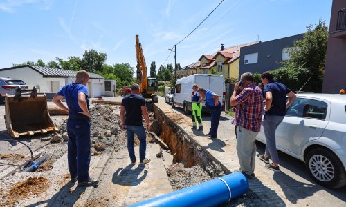 Radnici ostali zatrpani na gradilištu, pukla i plinska cijev