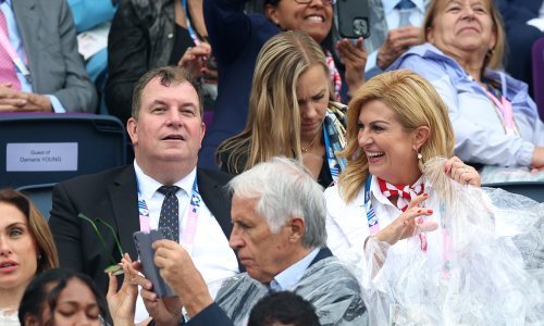 U grad ljubavi Kolinda Grabar-Kitarović stigla je s Jakovom i s hrvatskom zastavom u ruci