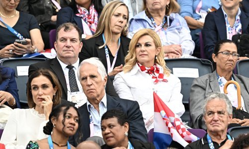 Kolinda i Jakov Kitarović objavili fotografiju iz Grada ljubavi, a svu pažnju ukrala je njezina majica