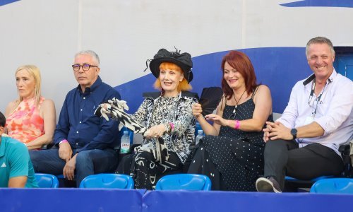 Josipa Lisac brčkanje u moru zamijenila teniskim tribinama, i nije mogla proći nezamijećeno