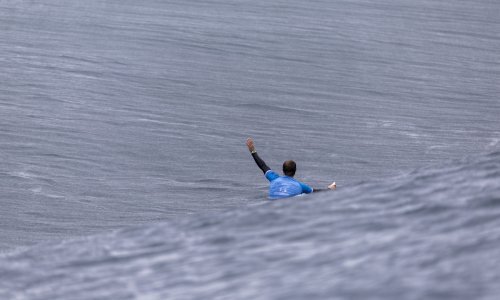 Surfer jedva izvukao živu glavu nakon pada s daske: Nije bilo puno vremena...