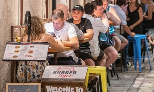 Podbačaj? U srpnju tri posto manje turista, povuklo prvih šest dana kolovoza