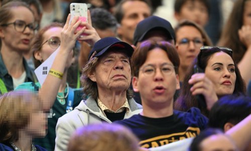 I on je u Parizu: Mick Jagger na Olimpijskim igrama snimljen u najslađem društvu