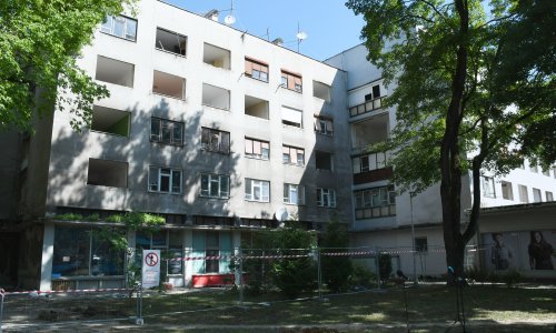 U Sisku počelo rušenje najveće stambene zgrade oštećene u potresu