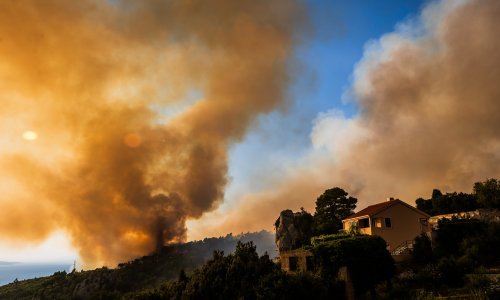 Počela evakuacija u Podgori: 'Ovdje je strašno, fali nam ljudi i sredstava!'