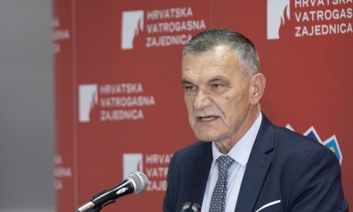 Cure novi detalji: Šef Hrvatskih šuma htio oteti cisternu vatrogascima i parkirati je pred kuću?