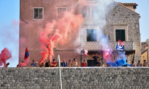U Solinu na svadbi ispalio raketu, napravio 40.000 eura štete