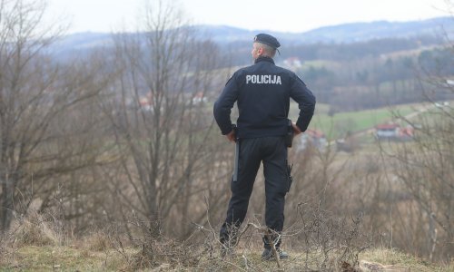 Trojac uhvaćen u krijumčarenju migrantima na petrinjskom području