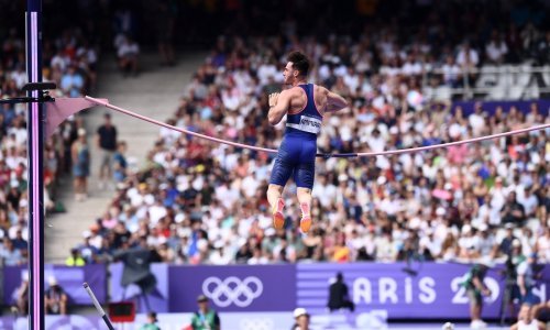 Francuzovo rušenje letvice hit na društvenim mrežama; pogledajte kako je to učinio