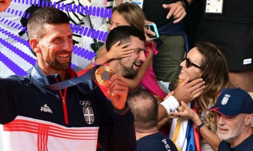 Njegova najveća podrška: Novak Đoković nakon pobjede pohrlio u zagrljaj najmilijih