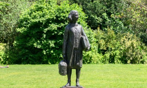 Kip Anne Frank u Amsterdamu oskvrnut propalestinskim natpisima