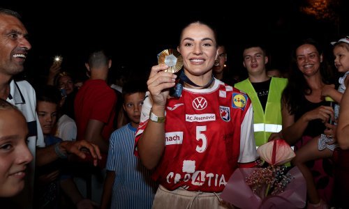 Barbara Matić je dočekana u Splitu sa nesvakidašnjim poklonom; jasno nam je značenje