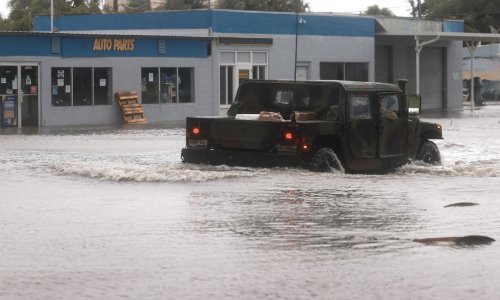 Petero mrtvih zbog uragana Debby, jugoistoku SAD-a prijete katastrofalne poplave