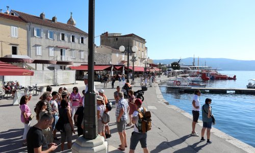 Otok Krk u srpnju posjetilo manje turista nego lani: Bilježi se i pad noćenja