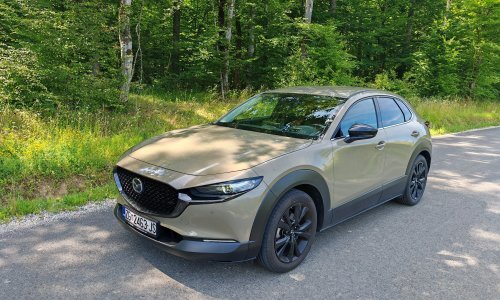 Vozili smo Mazdu CX-30 Nagisu: Elegantno opremljen kompaktni SUV s izvrsnim e-Skyactiv X 186 motorom