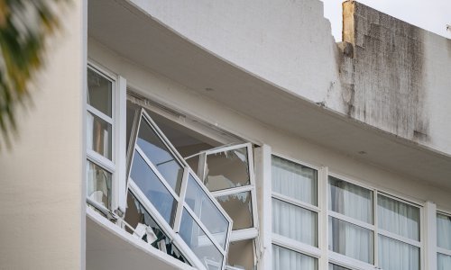 Pilot poginuo u padu helikoptera na hotel u Australiji, stotine gostiju evakuirani